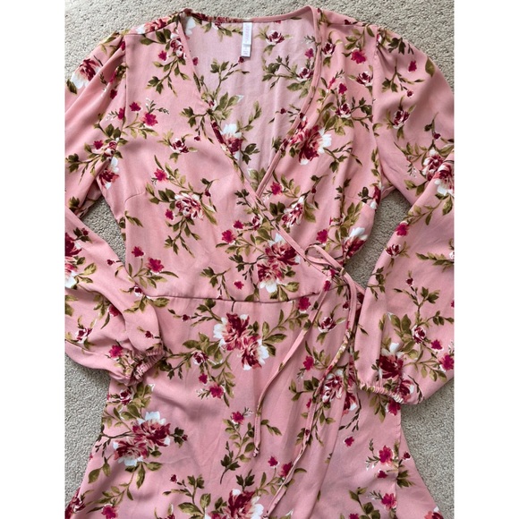Pink floral dress 💕 - Picture 2 of 9